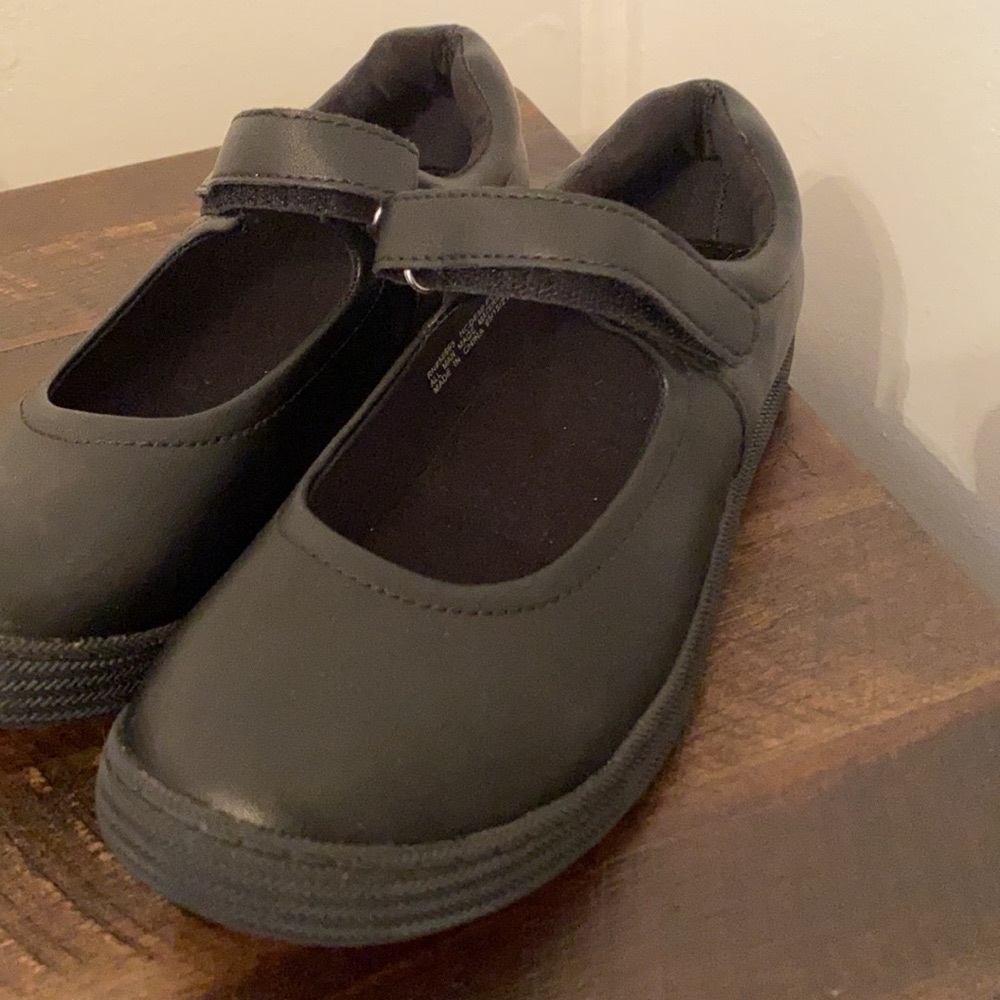 ☃️New girls size 3 shoes.